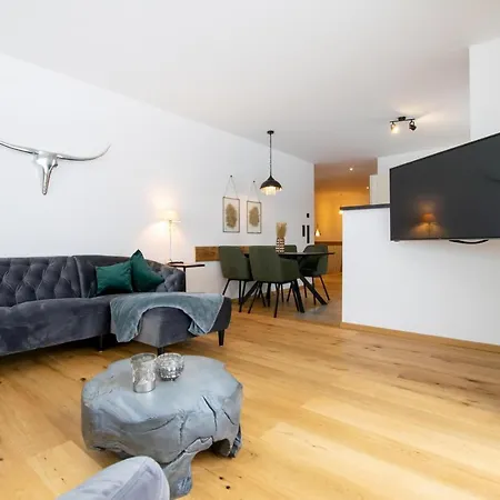 Apartment Chalet 62 *